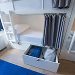Room Lisboa Хостел