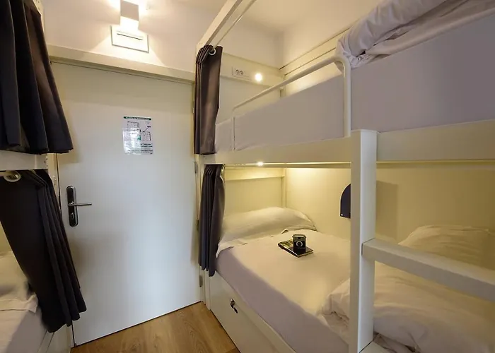 אכסניה Room00 *