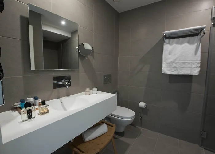 Room00 * ליסבון