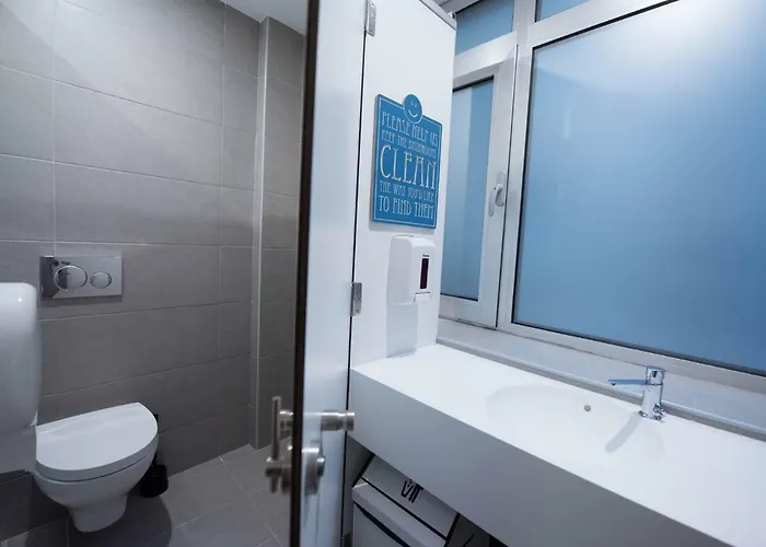 Room00 אכסניה ליסבון