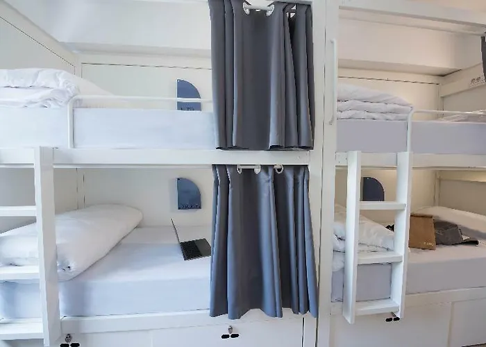 Room00 אכסניה ליסבון