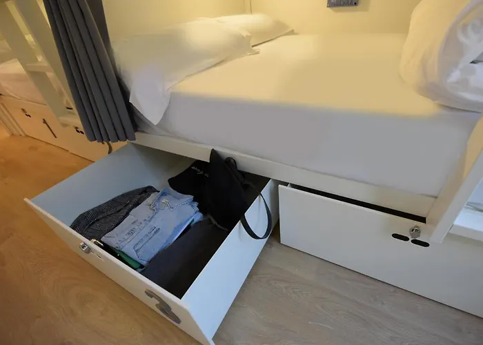 Room00 אכסניה ליסבון