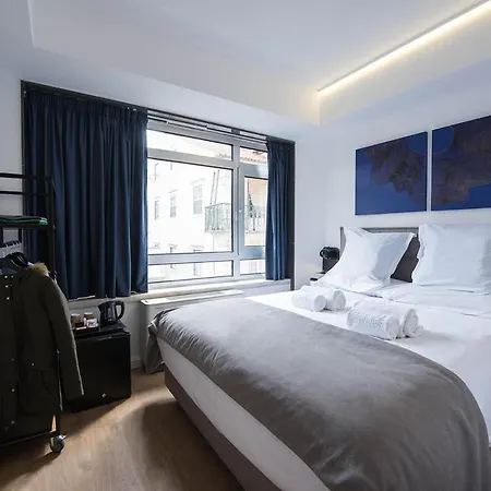 Room00 אכסניה ליסבון