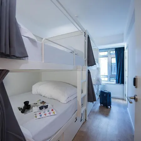 Room00 אכסניה ליסבון