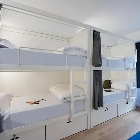 Bluesock Hostel *