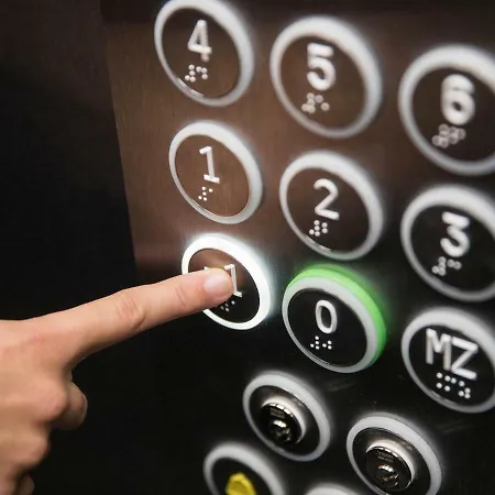 Room00 אכסניה *